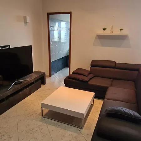 Charmante Maison De Village, Proche Aeroport