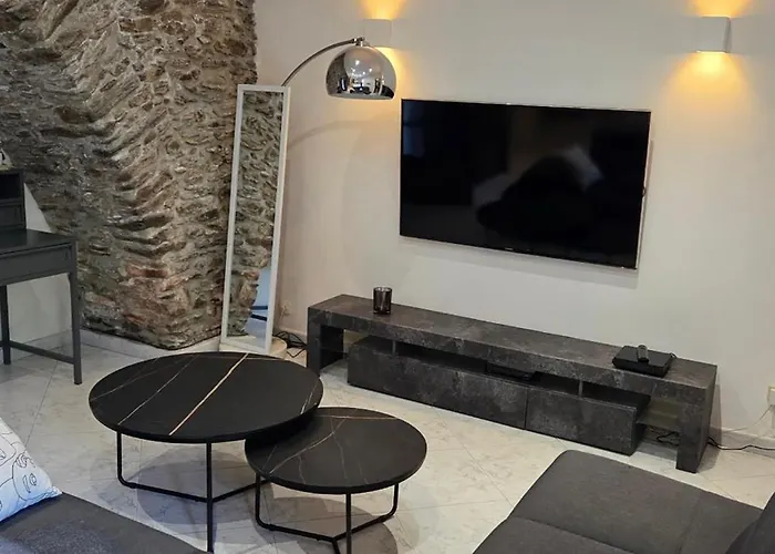 公寓 Charmante Maison De Village, Proche Aeroport 鲁西亚纳