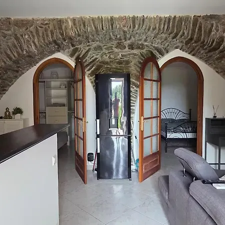 Charmante Maison De Village, Proche Aéroport Appartamento