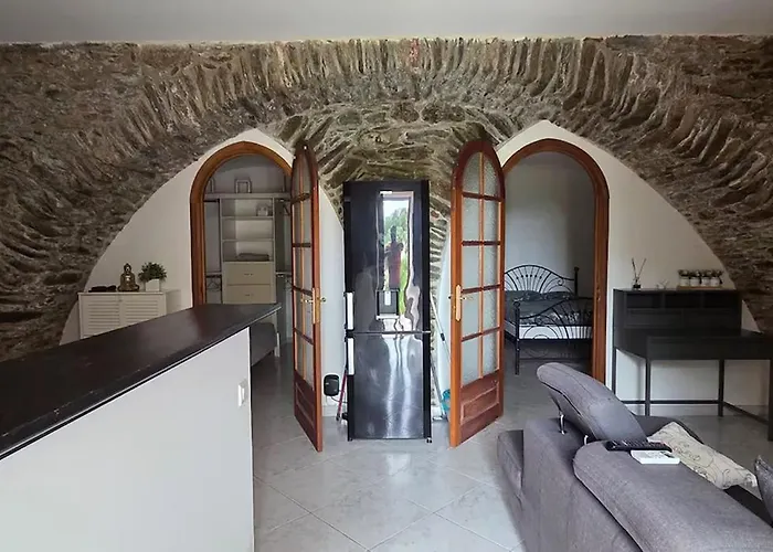 Charmante Maison De Village, Proche Aéroport Appartamento